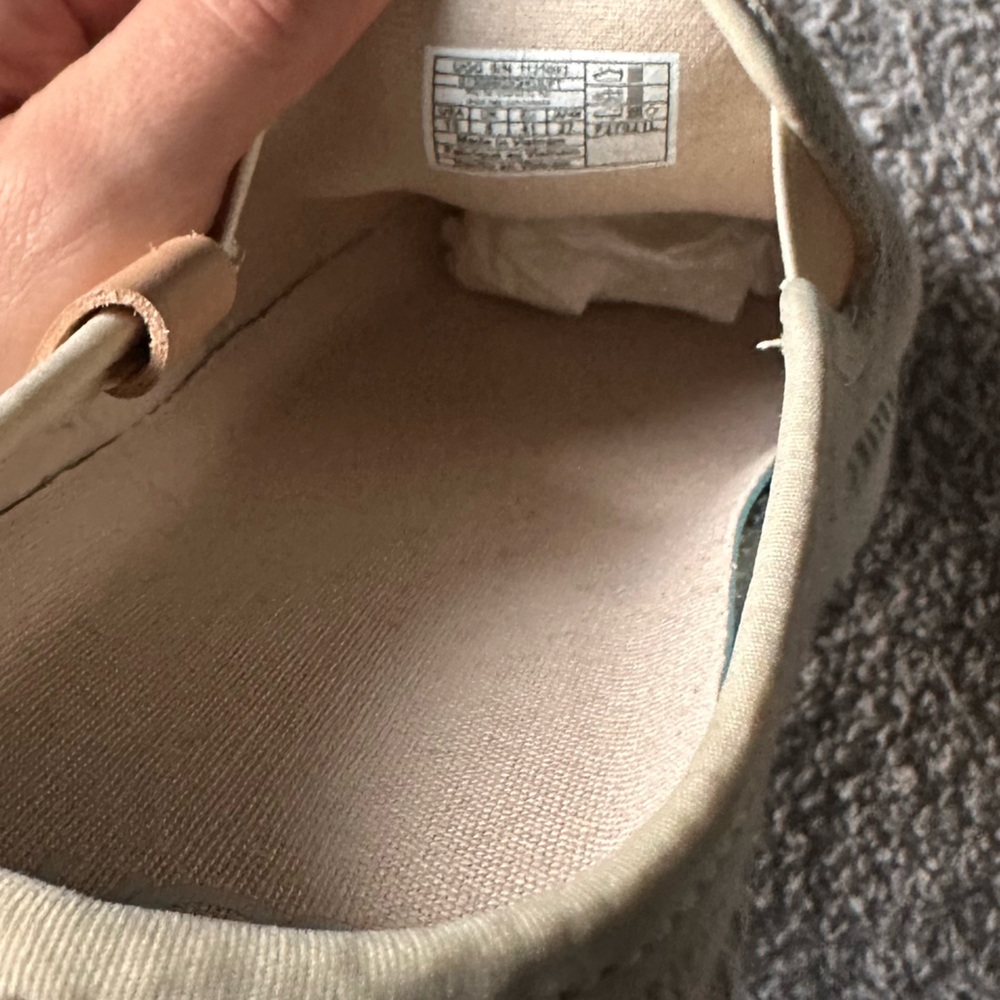 UGG Women’s Delu Sneakers - Picture 8 of 11